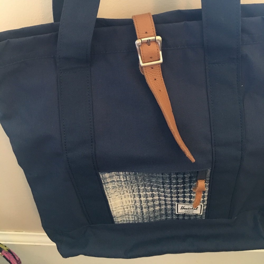 COPY - Herschel purse